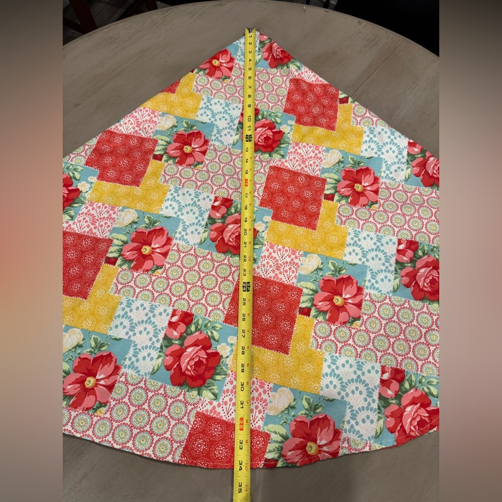 The Pioneer Women Round Floral Patchwork Style Tablecloth- size 68-70” Round - Picture 5 of 6